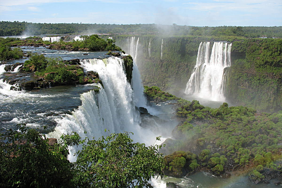 Die Wasserfälle von Iguazu gesehen vom brasilianischen Nationalpark