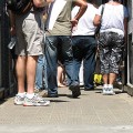 Touristen vor dem Grab von Eva Peron auf dem Friedhof von Recoleta, Buenos Aires