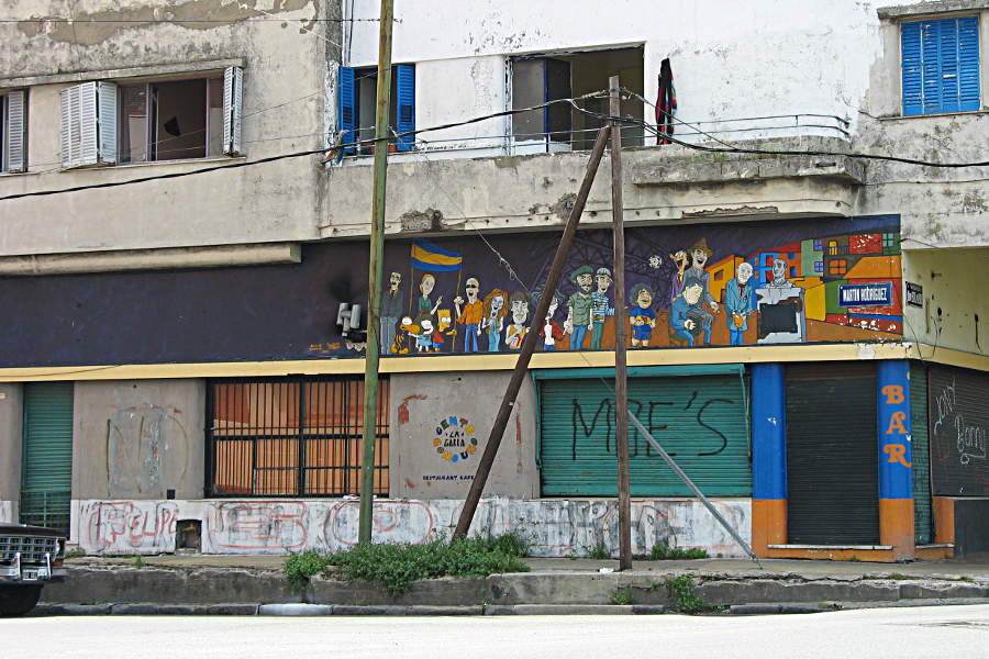 Auch das ist La Boca - Moe's Bar mit illustrem Wandbild