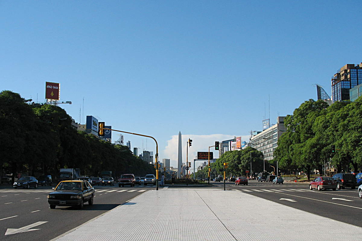 Der Obelisk an der Avenida de 25 Mayo in Buenos Aires