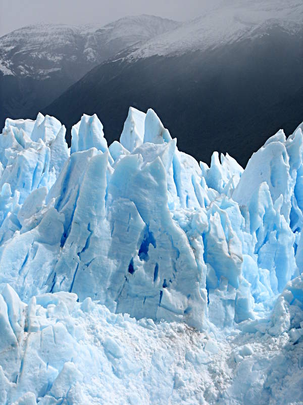 Das Blau des Perito Moreno Gletschers ist wunderschön.