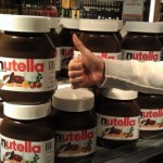 Am Flughafen gibt es Nutella in 5 kg Gläsern.