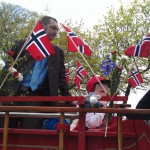 Der Esel feiert den norwegischen Nationalfeiertag
