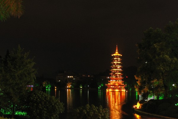 Yellow - Pagode in Guilin