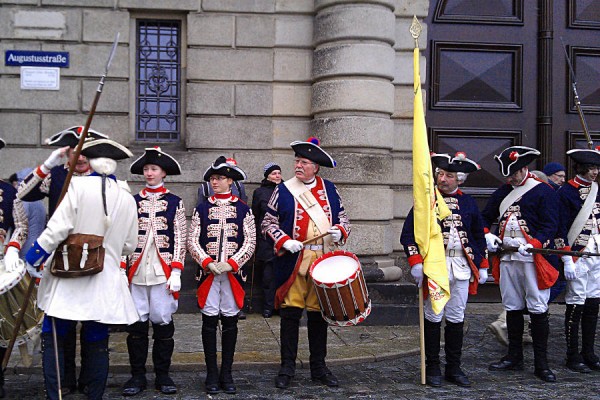 Musikgruppe in historischen Kostümen zum Stollenfest in Dresden