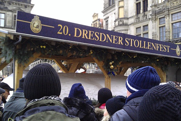 Der Riesenstollen zum 20. Stollenfest in Dresden