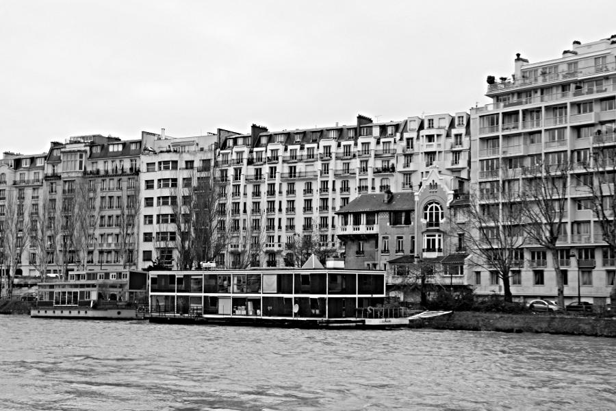 Paris - Häuser und Hausboote entlang der Seine