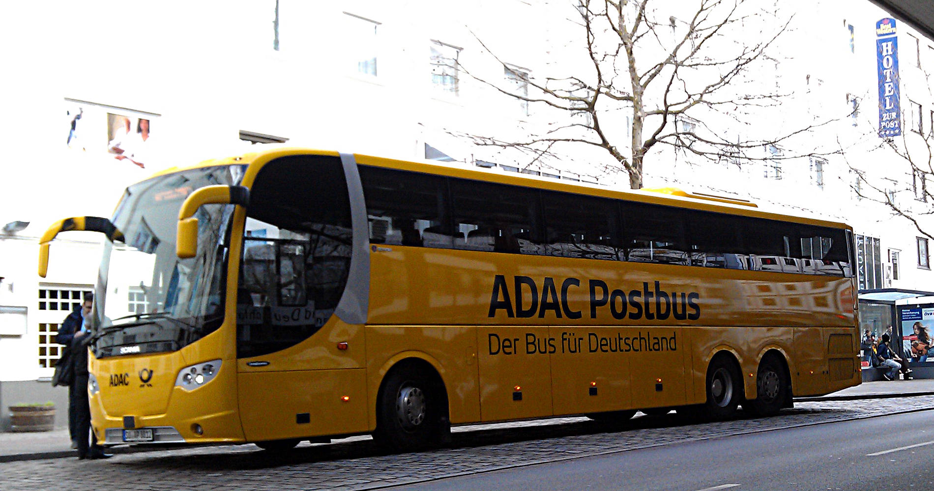 ADAC Postbus am Busbahnhof Bremen