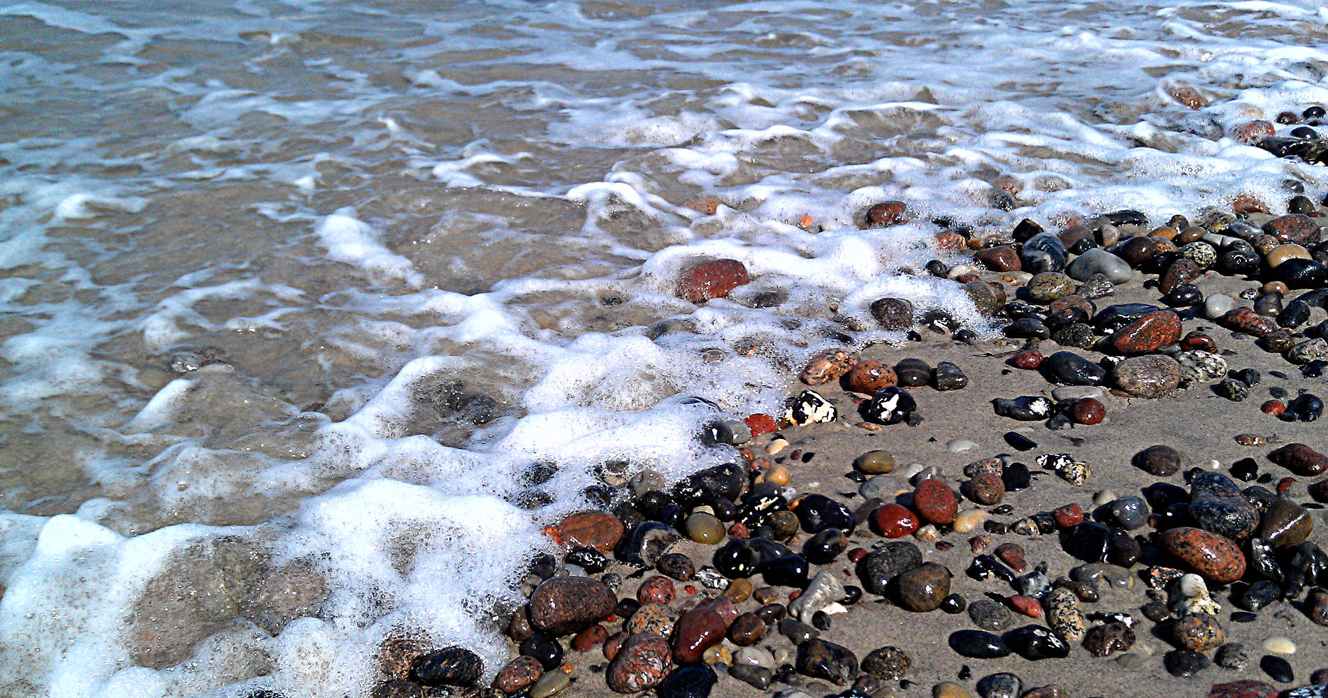Ufer der Ostsee im April