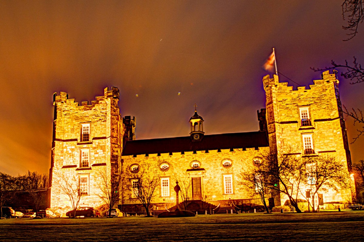 Das Hotel Lumley Castle nachts - HDR-Aufnahme