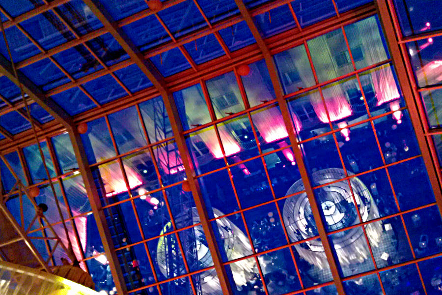 Blick ins Atrium vom Restaurant The L.O.B.B.Y im Radisson Blu Hotel Bremen