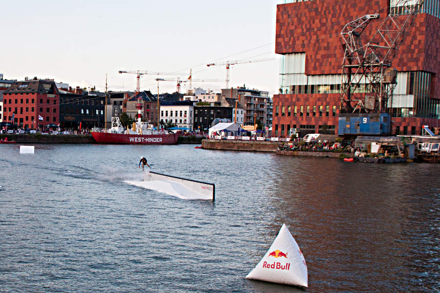 Wakeboard-Wettbewerb vor dem MAS, Antwerpen