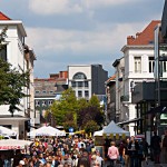 Marktgetümmel rund um das Theater in Antwerpen