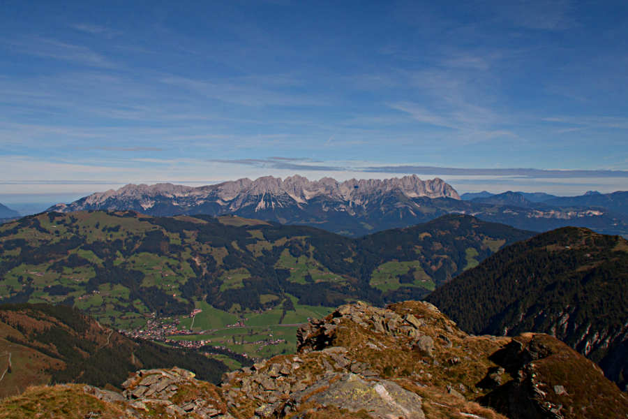 Blick auf den Wilden Kaiser während einer Wanderung in der Nähe von Westendorf, Tirol