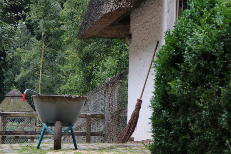 Utensilien beim Tiergehege im Bürgerpark Bremen