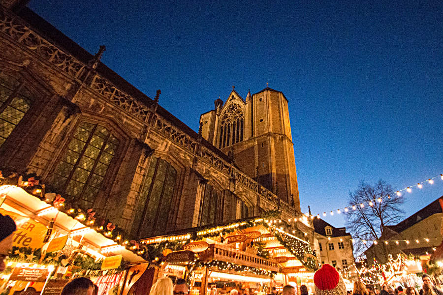 Der Dom St. Blasii im Adventslichterzauber